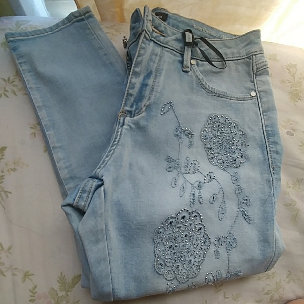 Bebe Skinny Lightwash Embroidered Jeans